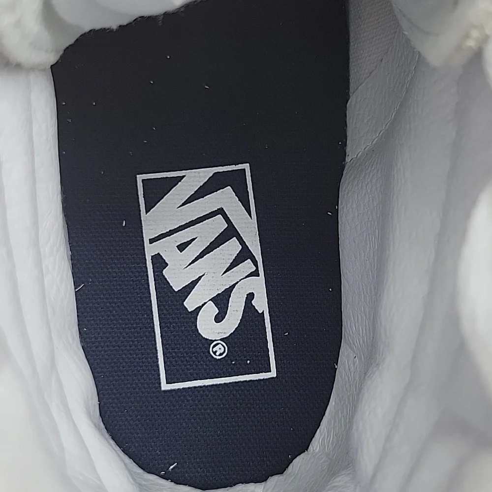 Van's SK8-Hi Brand new in the box. - Picture 14 of 14